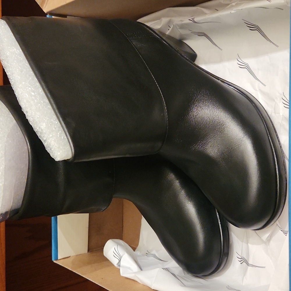 NEW! Dansko Sleek Black Leather Boots!
